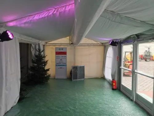 Ausblaskasten f�r die Warmluft
