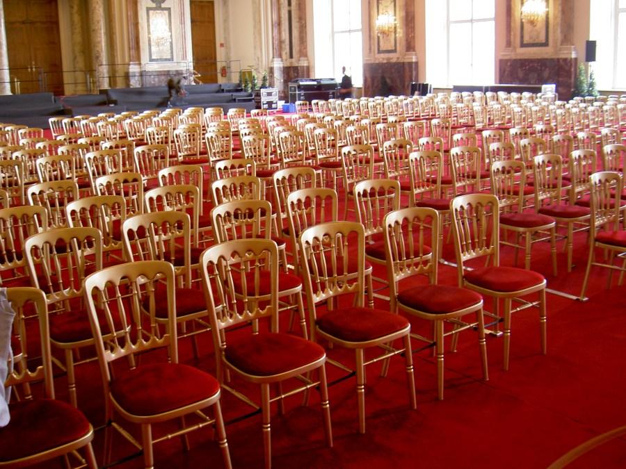 Goldstuhl mit Polster - Farbe: rot