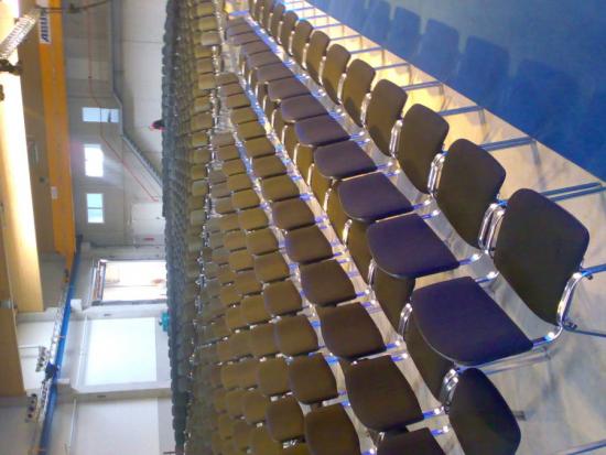 Polsterstuhl mit Chromgestell - Farbe: grau