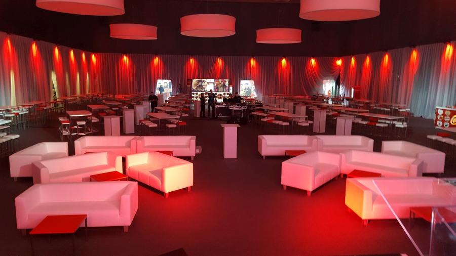 Barhocker, eckig - Sitz: roter Polster