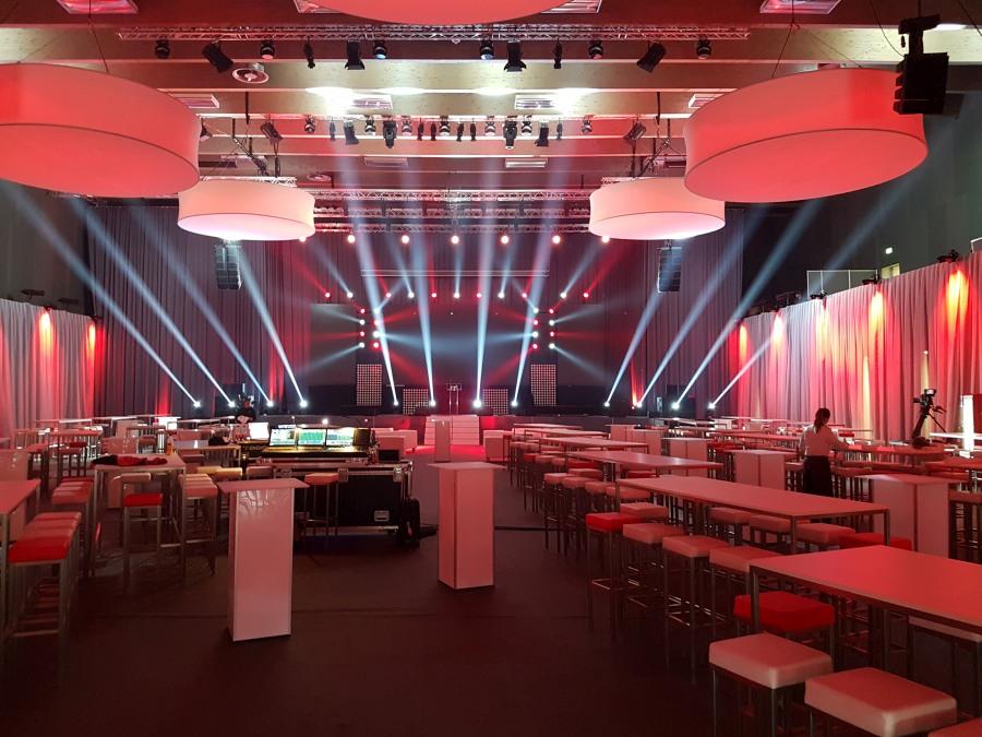 Barhocker, eckig - Sitz: roter Polster