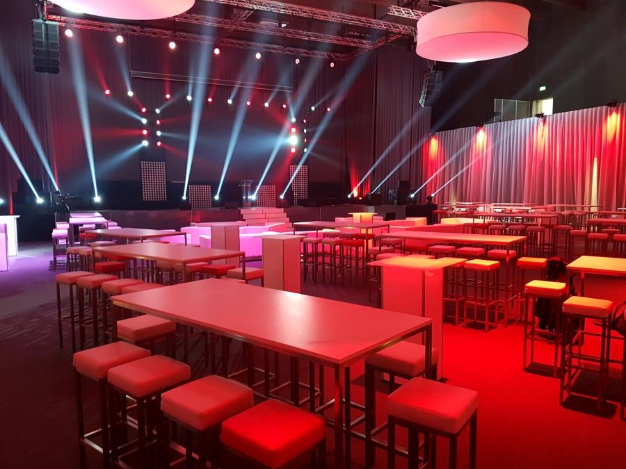 Barhocker, eckig - Sitz: roter Polster