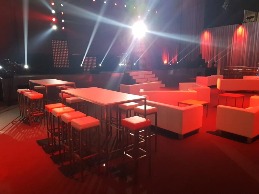 Barhocker, eckig - Sitz: roter Polster