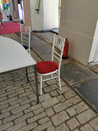 Polo Stuhl - Farbe: wei� - Polster: rot