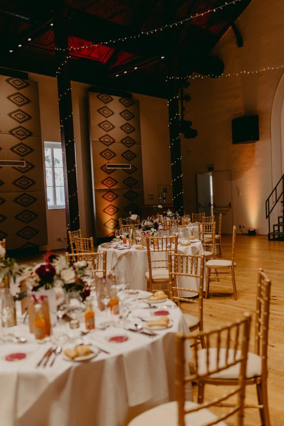 Polo Stuhl - Farbe: gold - Polster: creme-wei� | Foto: Anna Enya Photography