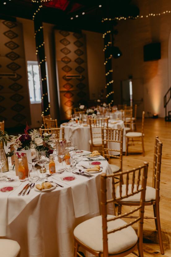 Polo Stuhl - Farbe: gold - Polster: creme-wei� | Foto: Anna Enya Photography