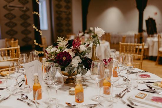Polo Stuhl - Farbe: gold - Polster: creme-wei� | Foto: Anna Enya Photography