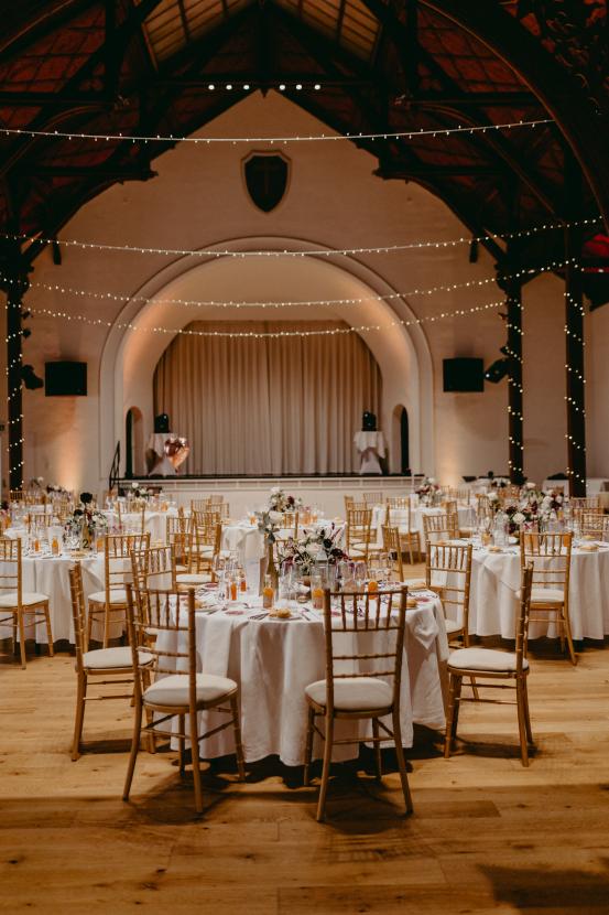 Polo Stuhl - Farbe: gold - Polster: creme-wei� | Foto: Anna Enya Photography