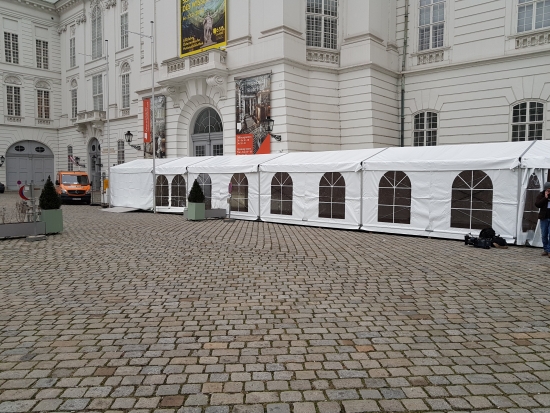 Partyzelt - Breite: 4 m - Seitenh�he: 2,30 m - Firsth�he: 2,95 m