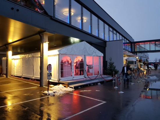 Partyzelt - Breite: 6 m - Seitenh�he: 2,30 m - Firsth�he: 3,28 m