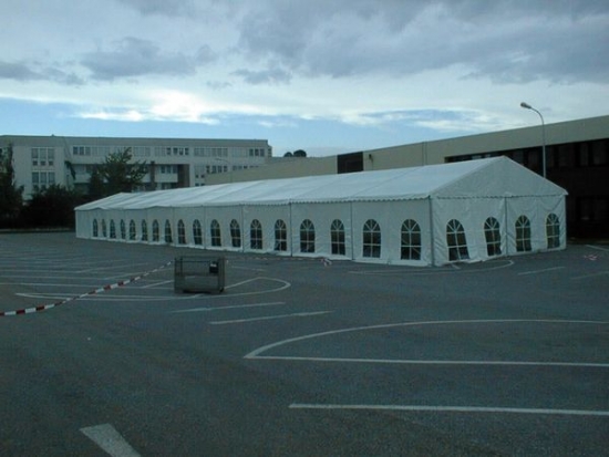 Partyzelt - Breite: 10 m - Seitenh�he: 2,30 m - Firsth�he: 3,93 m
