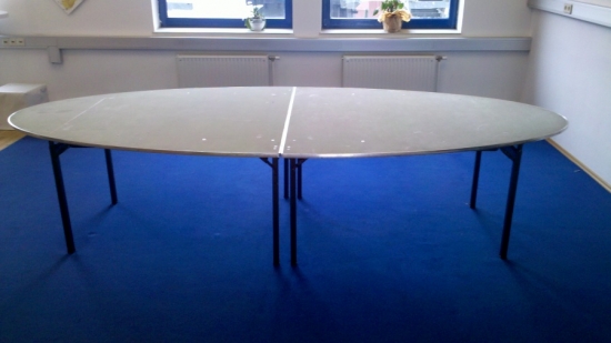 Bankett-Tisch, oval, 334 x 152 cm, f�r ca. 10-12 Personen (erweiterbar)