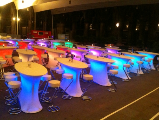 Stehtisch, oval, mit LED-Beleuchtung & Husse