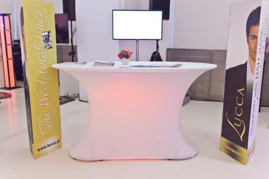Stehtisch, oval, mit LED-Beleuchtung & Husse