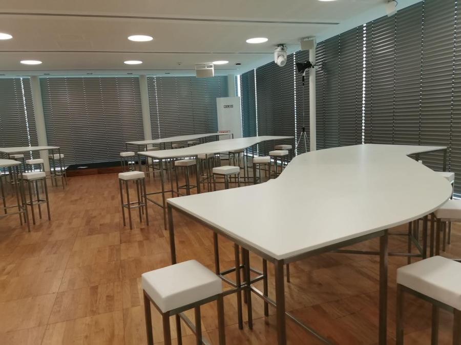 Stehtisch, Niro, Spezial - Form: Wave XL - Farbe: wei�