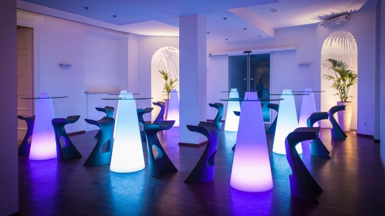Stehtisch, Peak mit LED-Beleuchtung