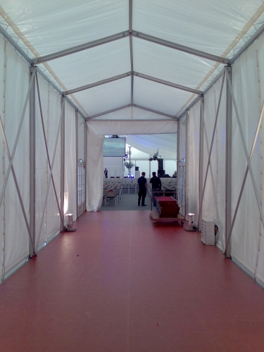 Festzelt hoch - Breite: 4 m - Seitenh�he: 4 m - Firsth�he: 4,65 m