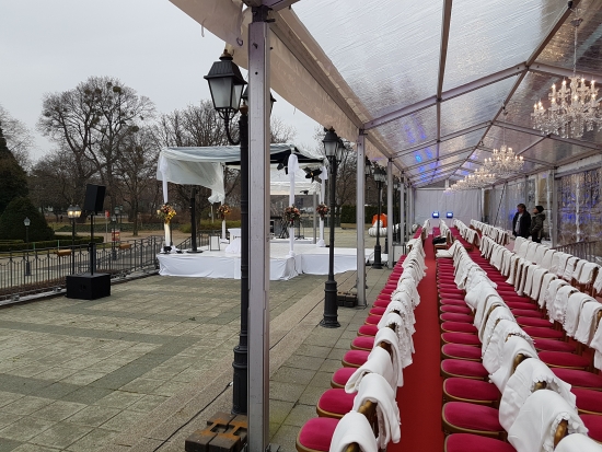 Festzelt - Breite: 5 m - Seitenh�he: 3 m - Firsth�he: 3,82 m