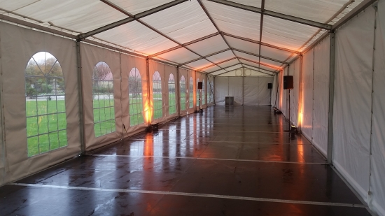 Festzelt - Breite: 6 m - Seitenh�he: 3 m - Firsth�he: 3,98 m