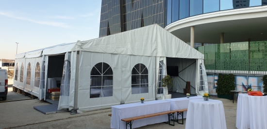 Festzelt - Breite: 10 m - Seitenh�he: 3 m - Firsth�he: 4,68 m