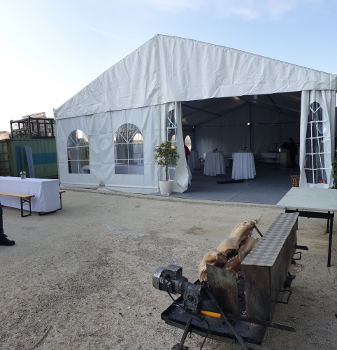Festzelt - Breite: 10 m - Seitenh�he: 3 m - Firsth�he: 4,68 m