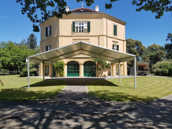 Festzelt - Breite: 10 m - Seitenh�he: 3 m - Firsth�he: 4,68 m