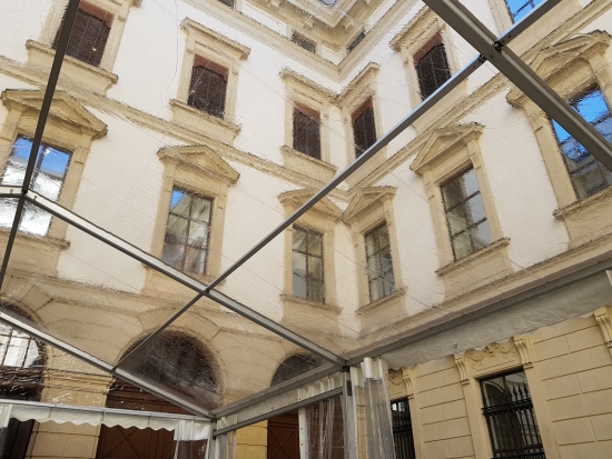 Festzelt hoch - Breite: 10 m - Seitenh�he: 4 m - Firsth�he: 5,68 m