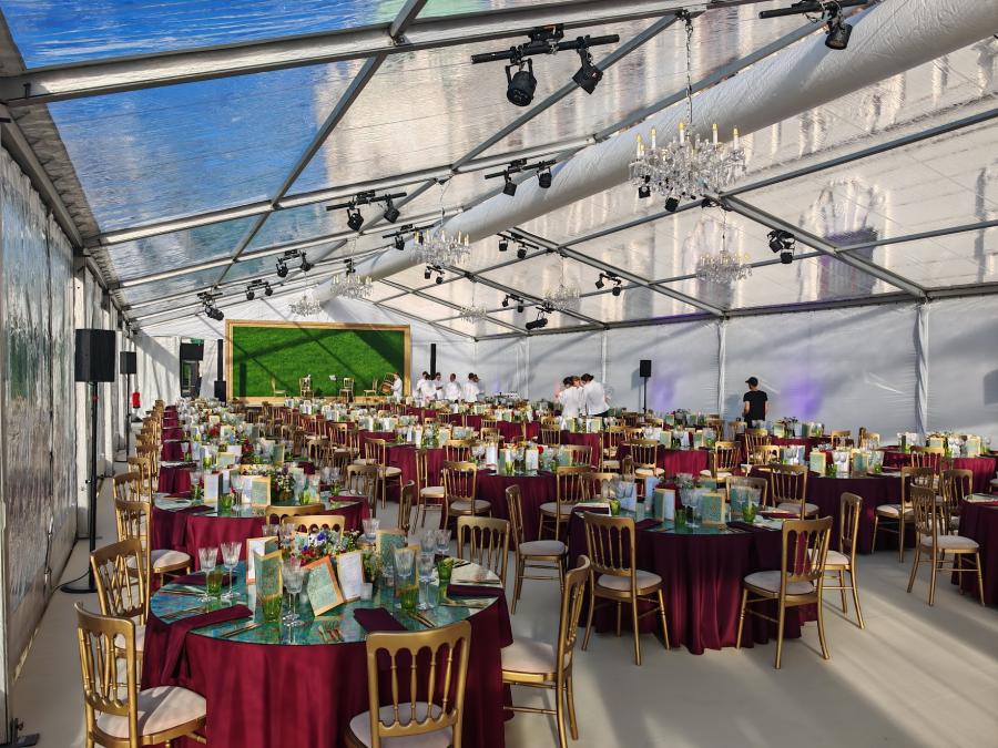 Festzelt - Breite: 12 m - L�nge:  30 m - Seitenh�he: 3 m - Firsth�he: 4,96 m