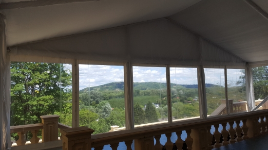 Partyzelt - Breite: 12 m - Seitenh�he: 3 m - Firsth�he: 4,26 m