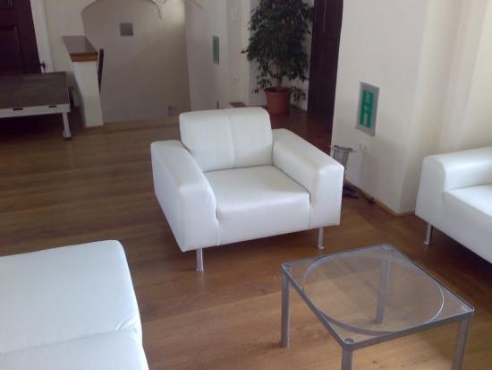 Couchtisch mit Glasplatte, 55 x 55 cm, grau