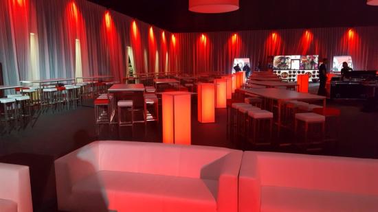Couchtisch, Niro - Gr��e: 60 x 60 cm - Platte: rot