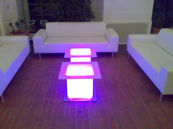 Couchtisch, Plexi, mit LED-Beleuchtung