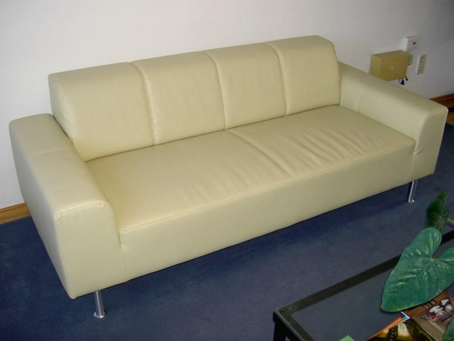 Ledersofa mit abgesetzter Seitenlehne - Gr��e: f�r 3 Personen - Farbe: beige