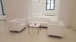Ledersofa mit gleichhoher Seitenlehne - Gre: fr 3 Personen - Farbe: wei 