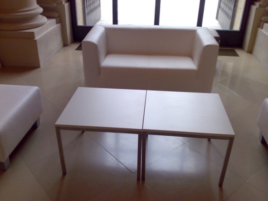 Ledersofa mit gleichhoher Seitenlehne - Gre: fr 2 Personen - Farbe: wei