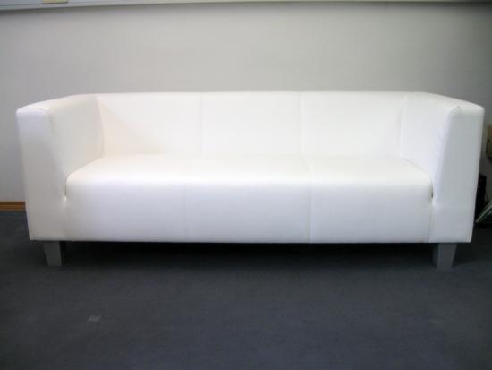 Ledersofa mit gleichhoher Seitenlehne