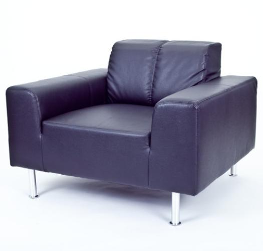 Lederfauteuil mit abgesetzter Seitenlehne
