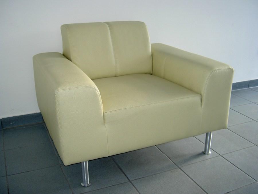 Lederfauteuil mit abgesetzter Seitenlehne - Farbe: beige