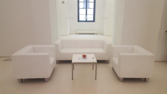 Lederfauteuil mit gleichhoher Seitenlehne - Farbe: wei�