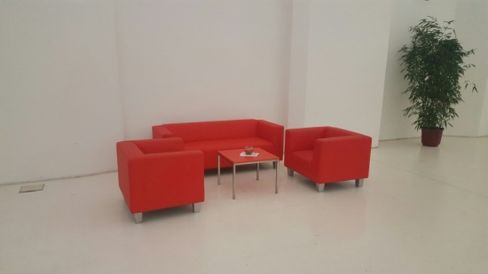 Lederfauteuil mit gleichhoher Seitenlehne - Farbe: rot