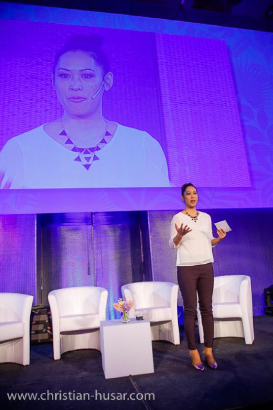 Lederfauteuil, runde Lehne, wei�