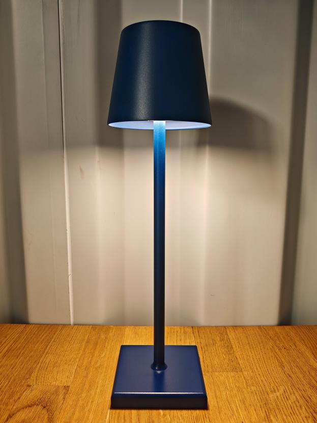 Tischlampe - Farbe: Dunkelblau - Licht: Warmwei�
