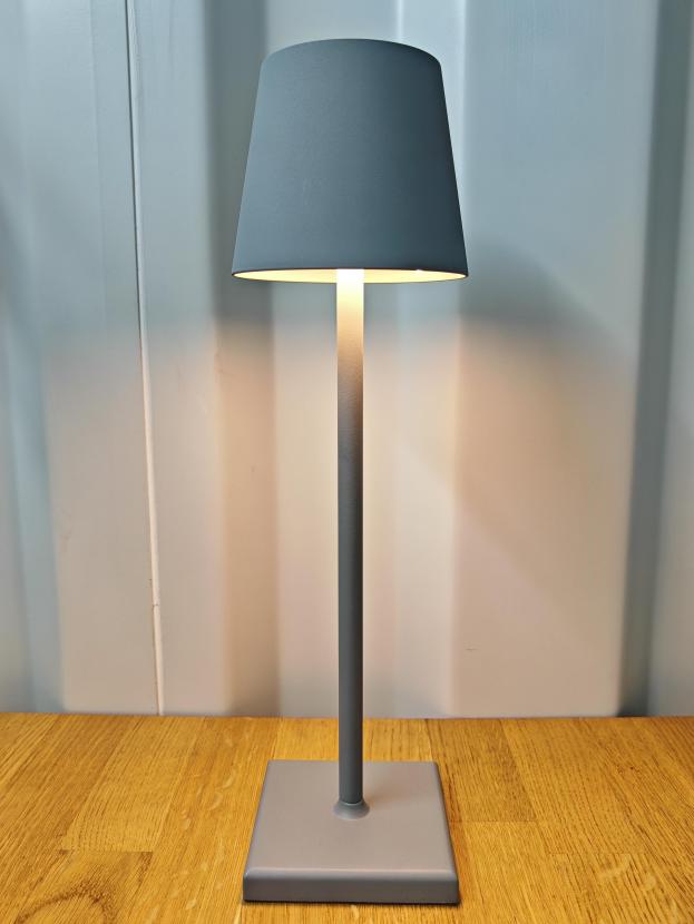 Tischlampe - Farbe: Grau - Licht: Warmwei�