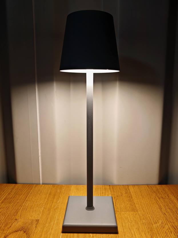 Tischlampe - Farbe: Grau - Licht: Warmwei�