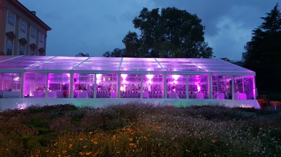 Gro�zelt hoch - Breite: 20 m - Seitenh�he: 4 m - Firsth�he: 7,40 m