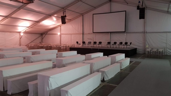 Gro�zelt - Breite: 30 m - Seitenh�he: 3 m - Firsth�he: 7,98 m
