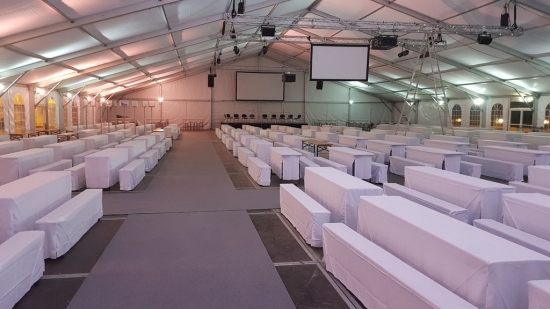 Gro�zelt - Breite: 30 m - Seitenh�he: 3 m - Firsth�he: 7,98 m