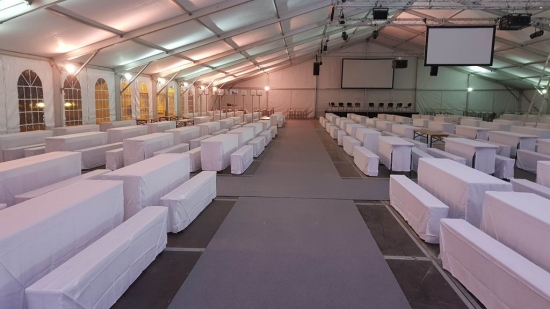 Gro�zelt - Breite: 30 m - Seitenh�he: 3 m - Firsth�he: 7,98 m