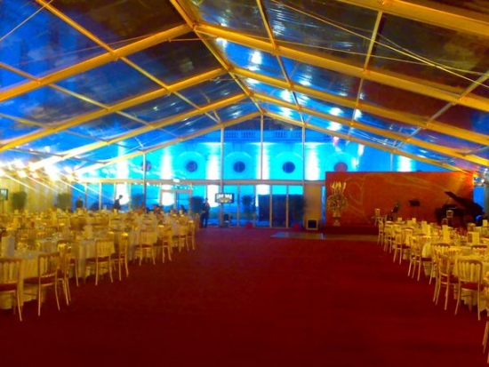 Gro�zelt - Breite: 30 m - Seitenh�he: 3 m - Firsth�he: 7,98 m