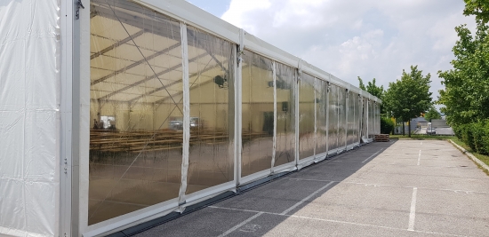 Gro�zelt hoch - Breite: 30 m - Seitenh�he: 4 m - Firsth�he: 8,98 m